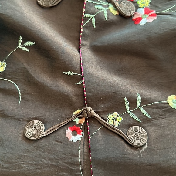 Vintage size small embroidered with flowers gold thread frog clasps - Picture 11 of 17